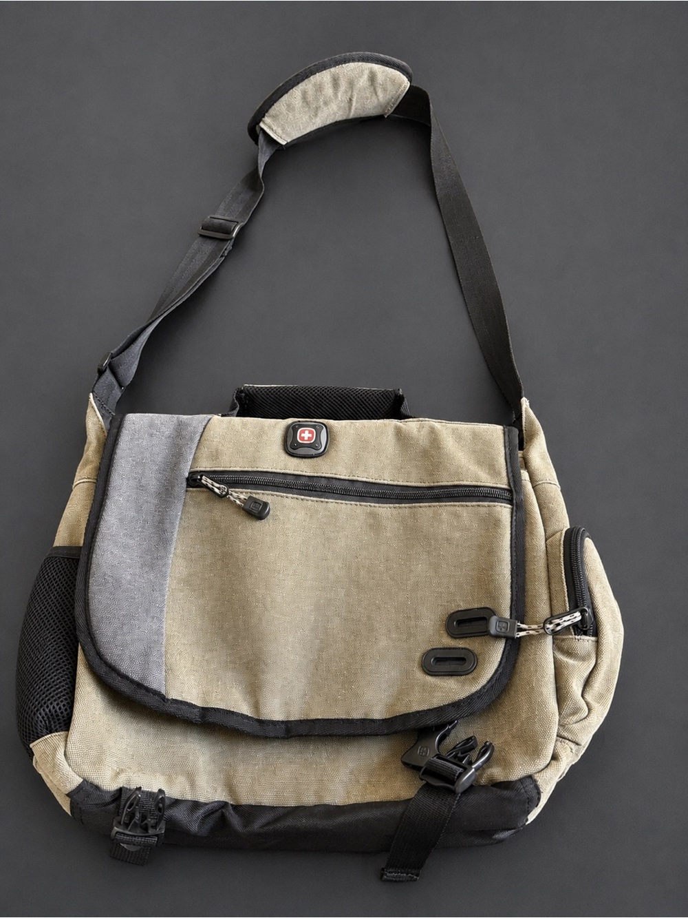 SwissGear Khaki Black Crossbody Messenger Travel Ba